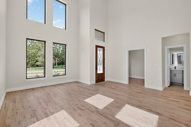 Photo - 1840 Highland Dr E