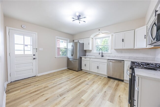 Photo - 552 Stephens St