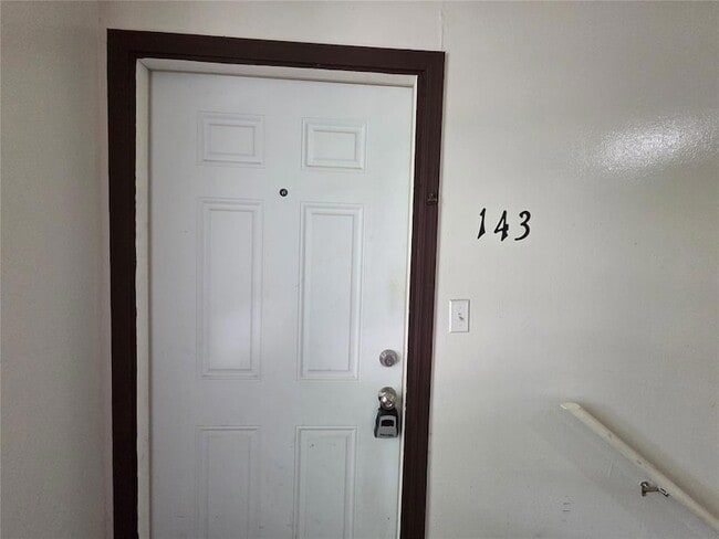 Photo - 401 SE 12th St Unit 143