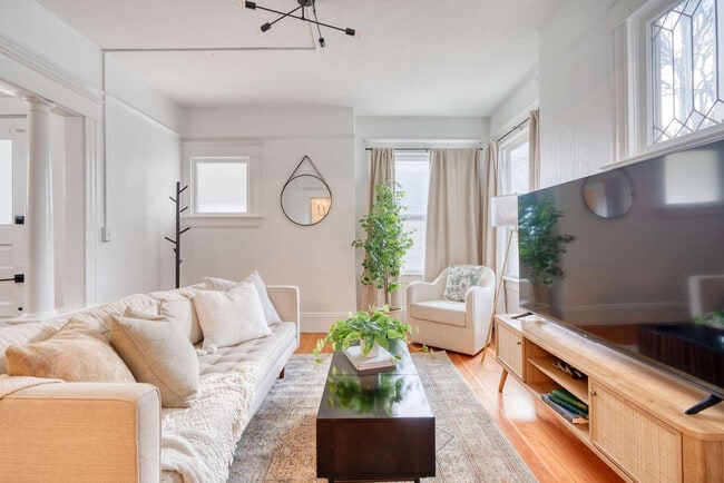 Building Photo - 1032-1036-1036 SE 12th Ave Unit ID1309849P