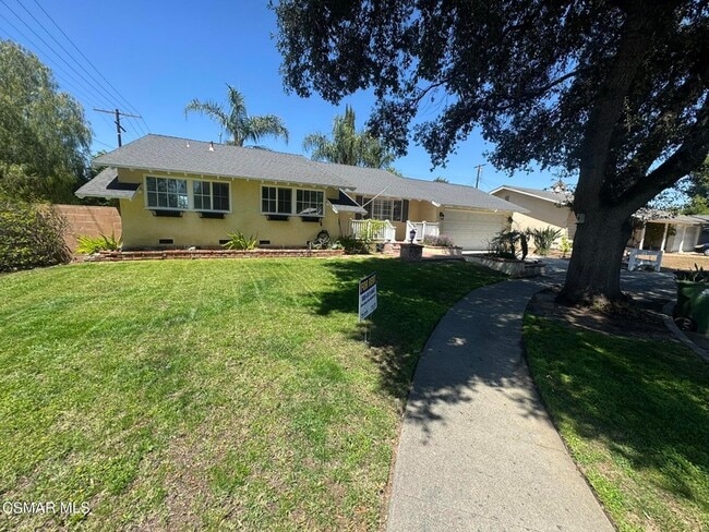 Photo - 22359 Lanark St