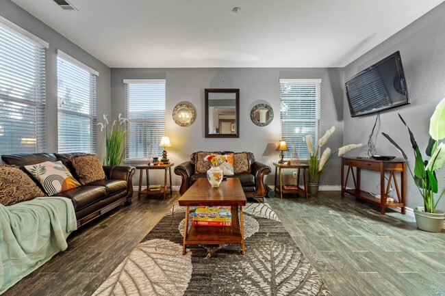 Photo - 1107 Shadowcrest Ln Unit ID1283125P