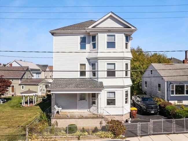 Building Photo - 576 Slade St Unit 2