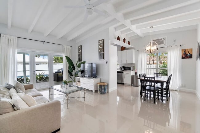 Photo - 2407 NE 33rd Ave Unit ID1023072P