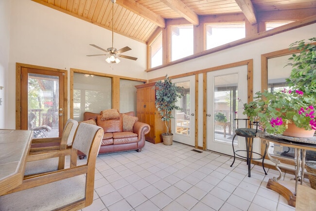 Photo - 19 Crescent Ln Unit SI ID1546447P