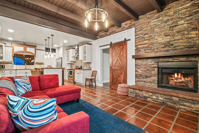 Building Photo - 5190 W Pso Del Barranco Unit ID1325619P