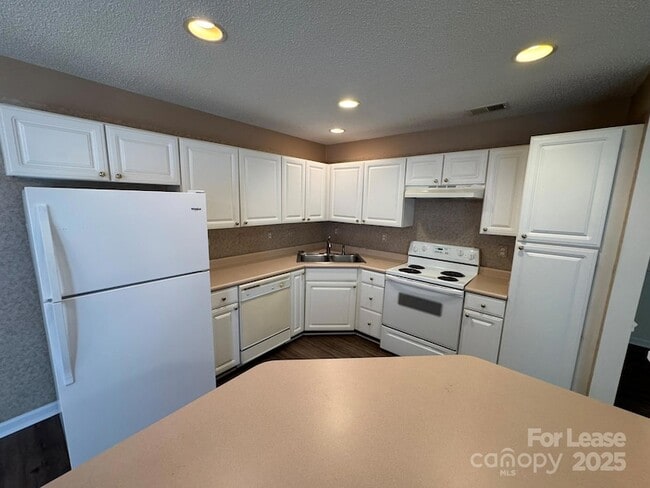 Photo - 8419 Southgate Commons Dr