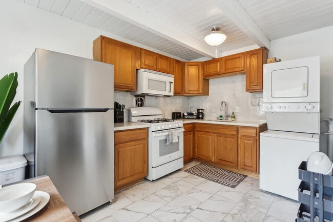 Photo - 2312 Bonar St Unit ID1310764P