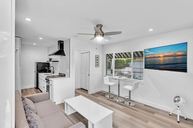 Photo - 649 NE 16th Terrace