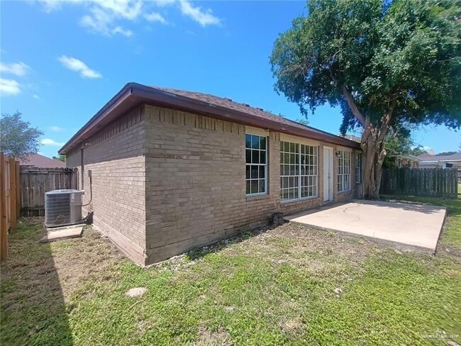 Photo - 1715 Marigold St