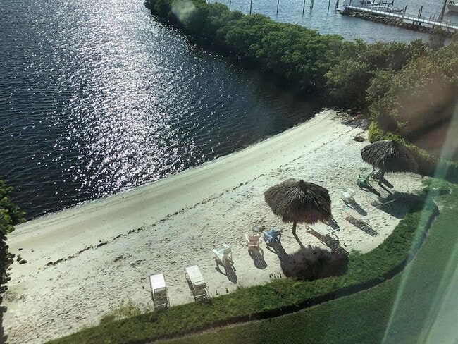 Building Photo - 400 Scotia Dr Unit 103