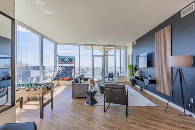 Building Photo - 44 W Monroe St Unit ID1263180P