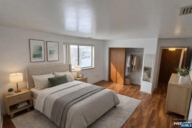 Photo - 19 Plauderville Ave Unit 101