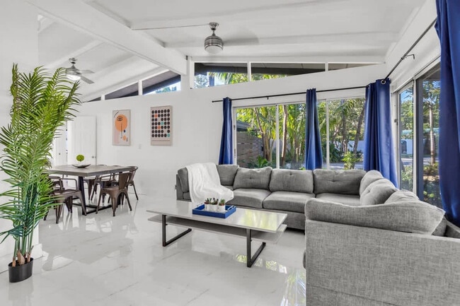 Photo - 714 NE 17th Ct Unit ID1372340P