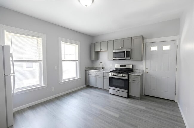 Building Photo - 22 Downer Ave Unit 2