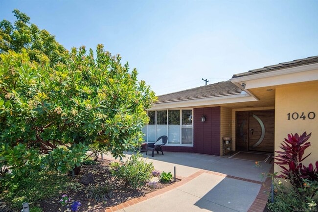 Photo - 1040 Alameda Blvd