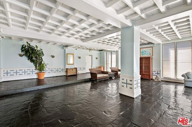 Photo - 634 S Gramercy Pl