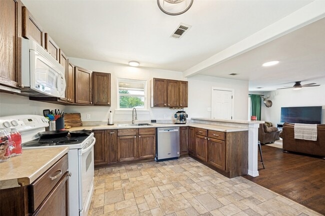 Photo - 1800 W Walker St