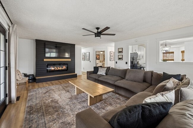 Photo - 18 Crescent Blvd
