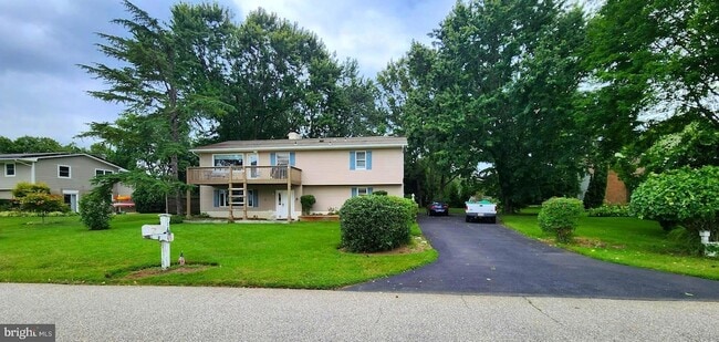 Building Photo - 122 E Bay View Dr