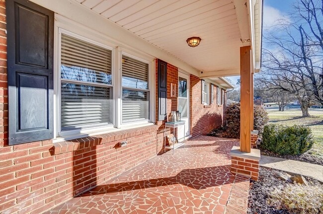 Photo - 10 Spruce Pine Dr