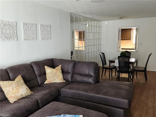 Photo - 300 Valley Stream Dr