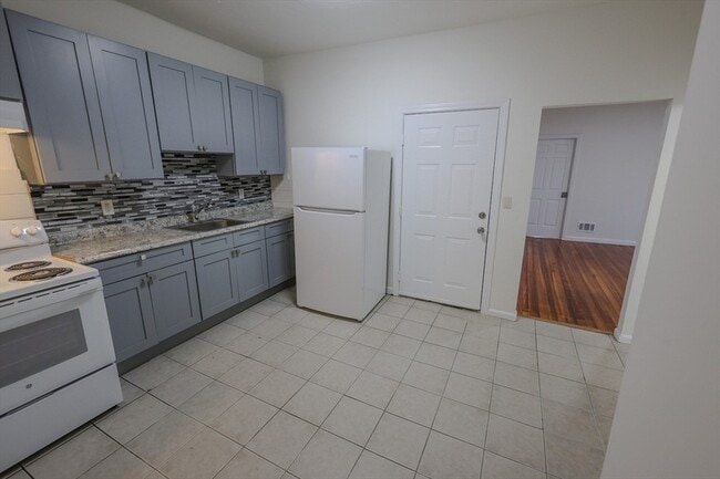 Building Photo - 127 Intervale St Unit 2