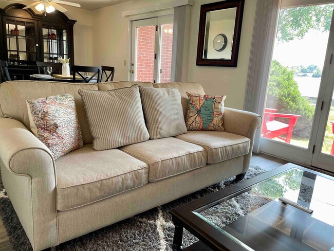 Building Photo - 1335 Summit Ave Unit ID1253097P