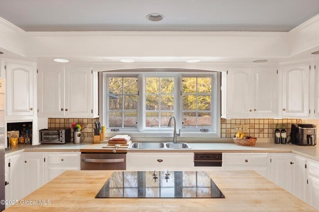 Photo - 147 Rock City Rd