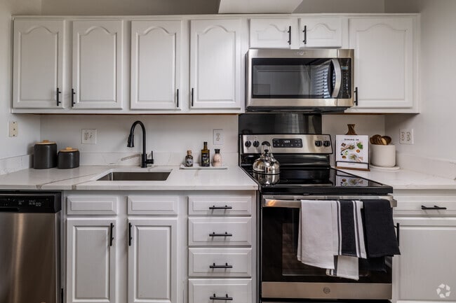 The Boston 2BR, 1BA -900SF - Kitchen - ReNew White Marsh