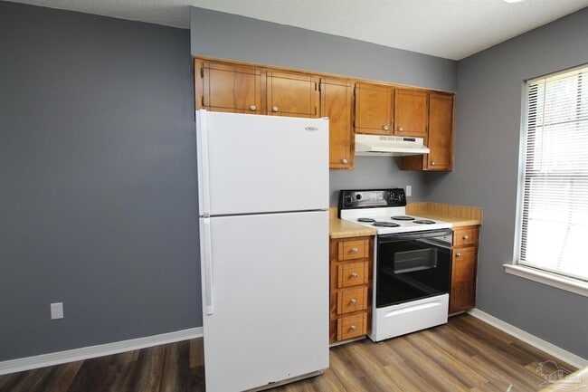 Photo - 2995 Junction Rd