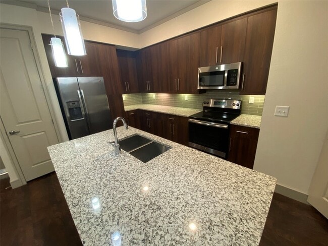 Building Photo - 1800 St Joseph Pkwy Unit 327