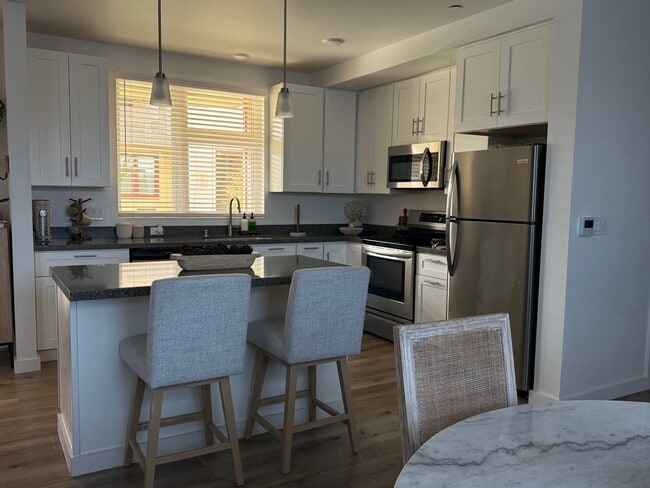 2 bed 2 bath with Island and Office - Napa Creek Village