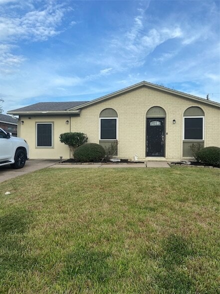 Building Photo - 1711 Canary Cir