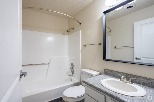 Studio 424SF - Civic Center Court Apartments