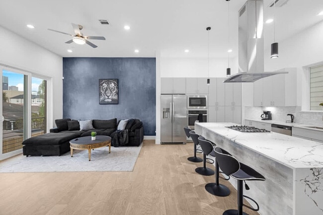 Building Photo - 2103 McGowen St Unit SI ID1605844P