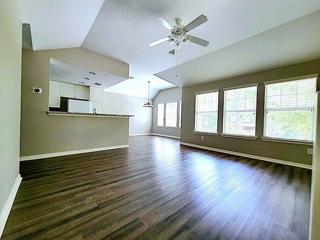 Photo - 77 Woodlily Pl
