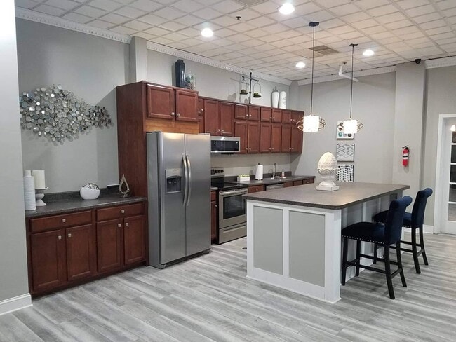 Building Photo - Kensington Club