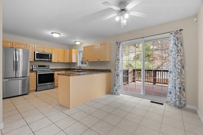 Building Photo - 179 Littleton Rd Unit 3