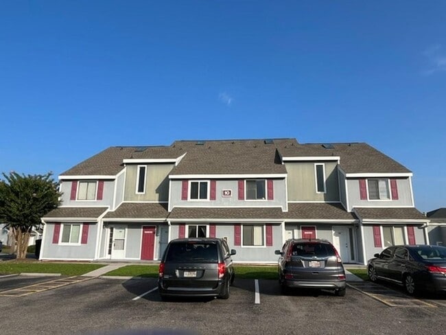 Building Photo - 1880 Colony Dr Unit 10E