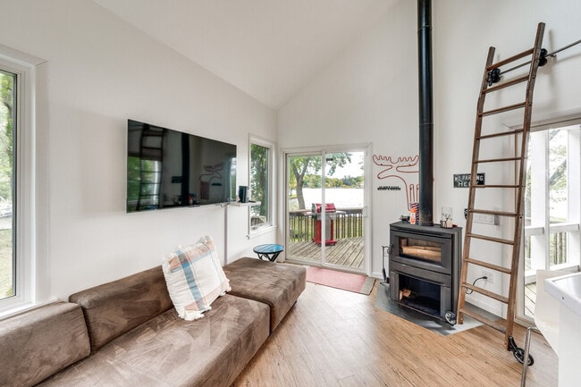 Building Photo - 35831 N Cedar Is Unit SI ID1306579P