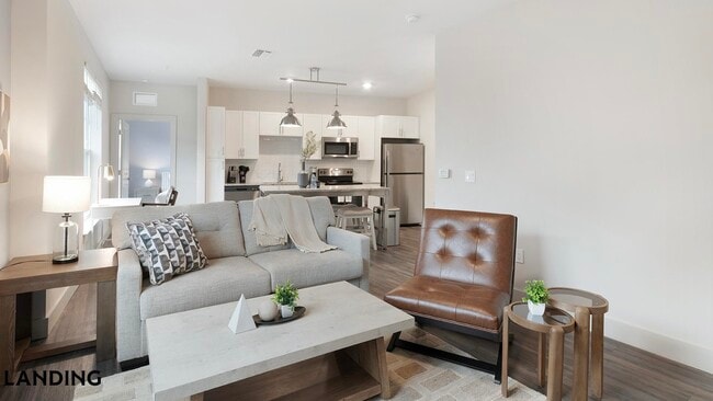 Building Photo - 5885 Lakehurst Dr Unit 2413