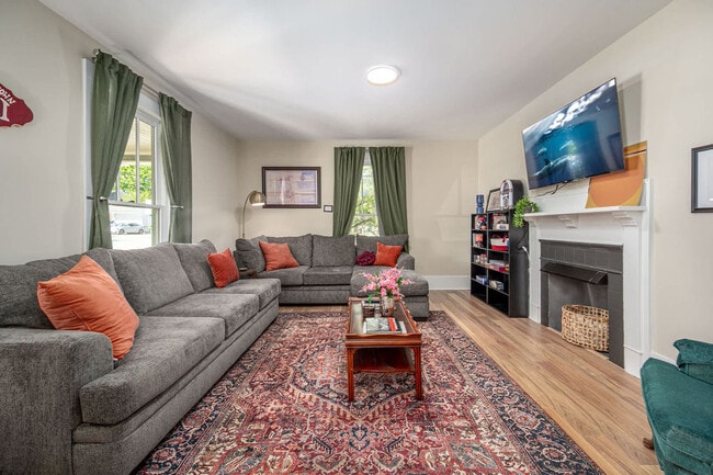 Building Photo - 500 W Rosemary St Unit ID1300722P