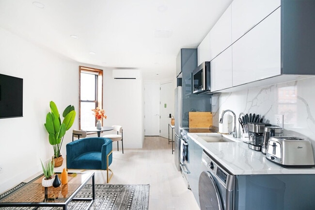 Photo - 515 W 48th St Unit ID1022018P