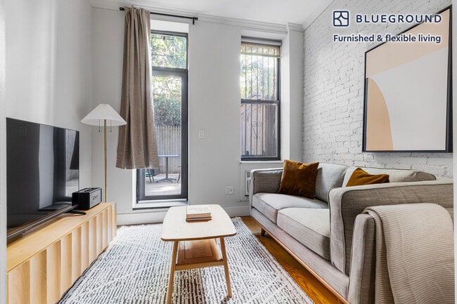 Building Photo - 515 W 47th St Unit FL1-ID2062