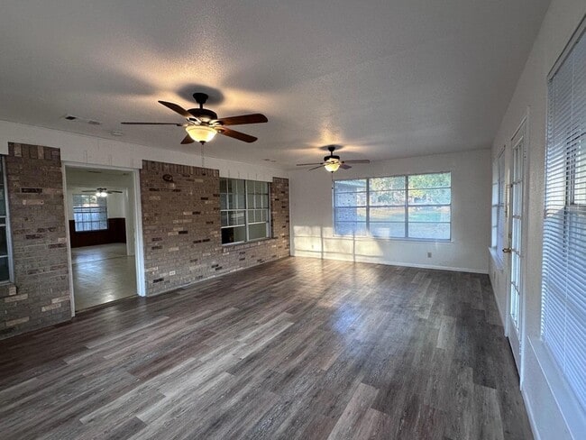 Photo - 124 Plum St