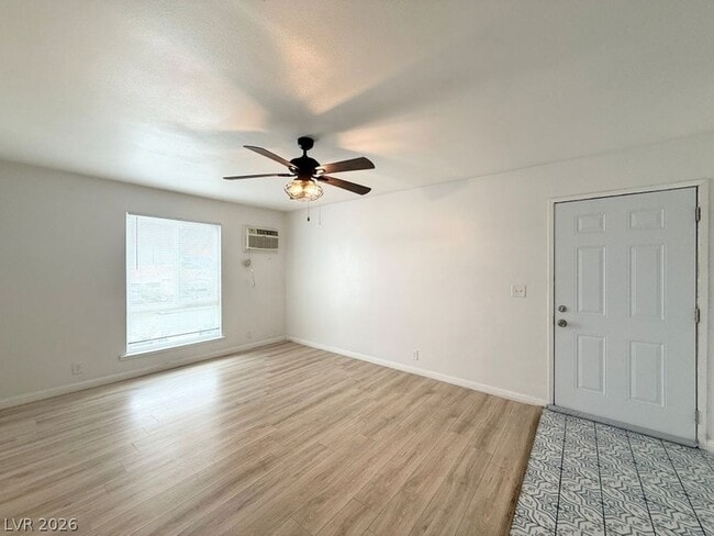 Photo - 2105 N Webster St Unit 3