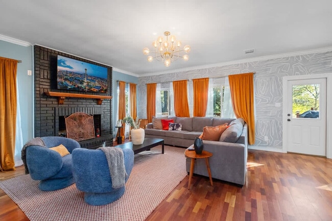 Building Photo - 13702 Yellow Oak Cir Unit ID1369235P