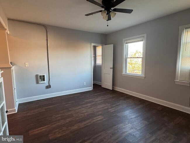 Photo - 157 36th St NE