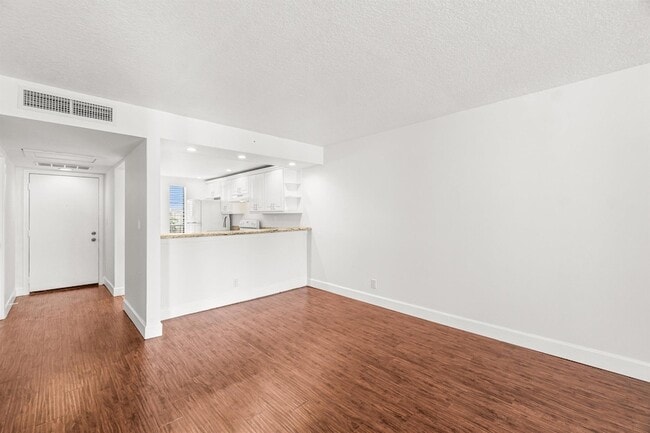 Photo - 15 Royal Palm Way Unit 6040